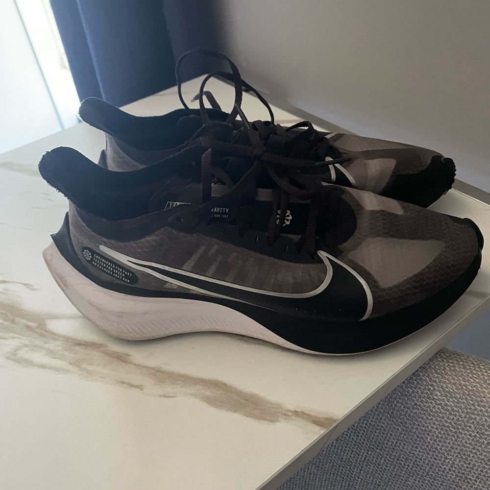 Nike sneakers black and grey good condition very comfortable